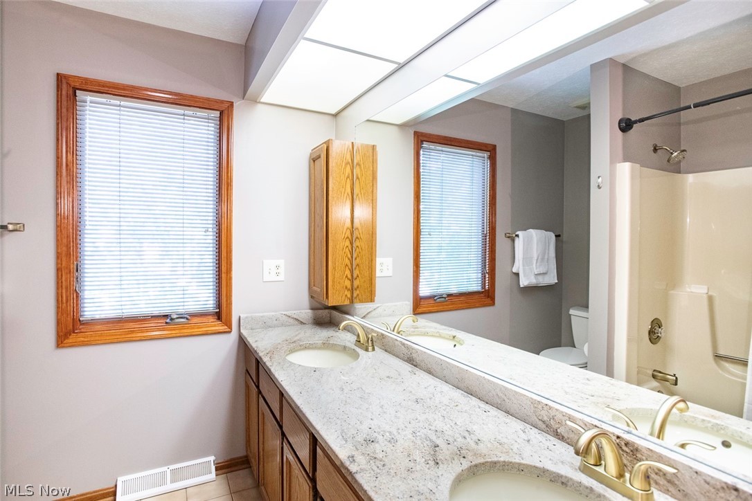 18399 Yorktown Oval Strongsville OH 44136