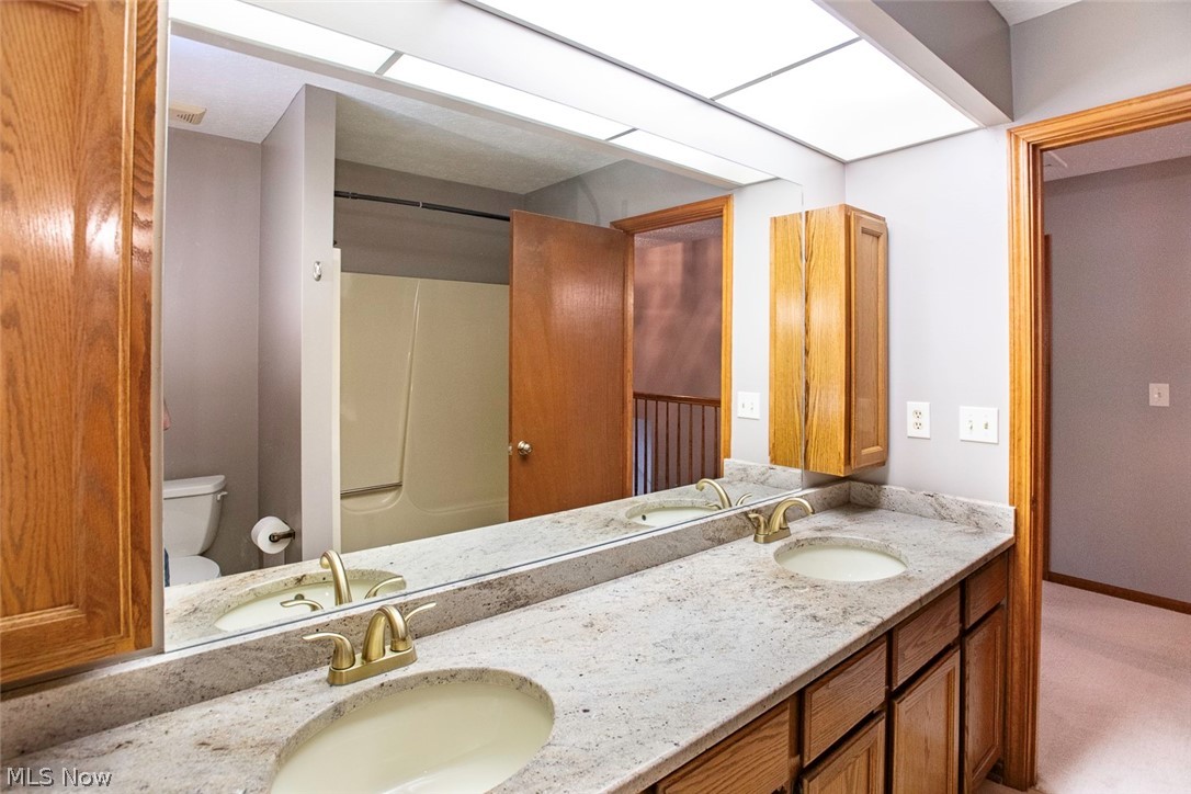18399 Yorktown Oval Strongsville OH 44136