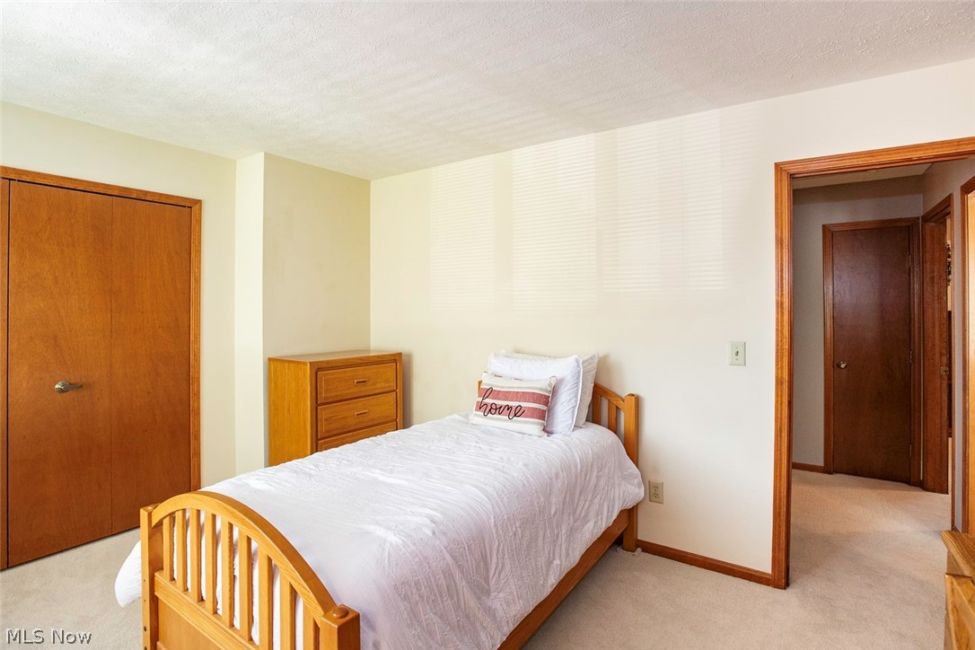 18399 Yorktown Oval Strongsville OH 44136