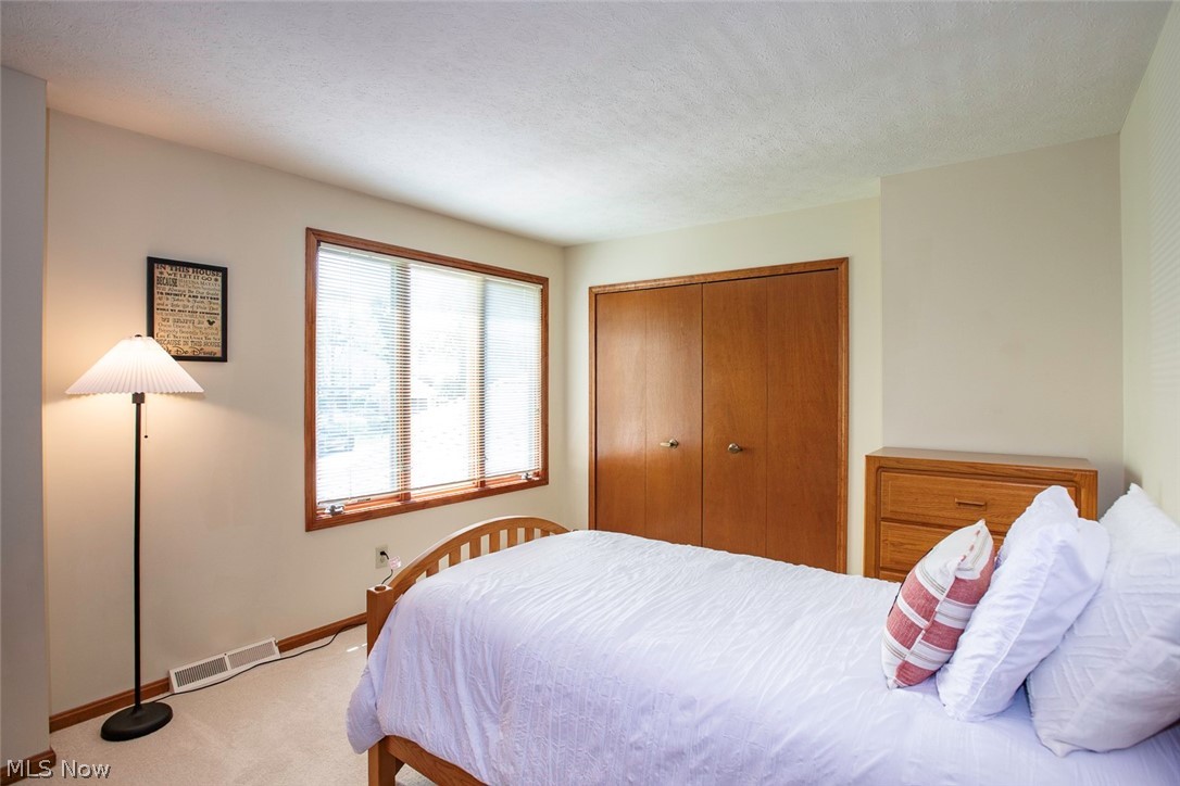 18399 Yorktown Oval Strongsville OH 44136