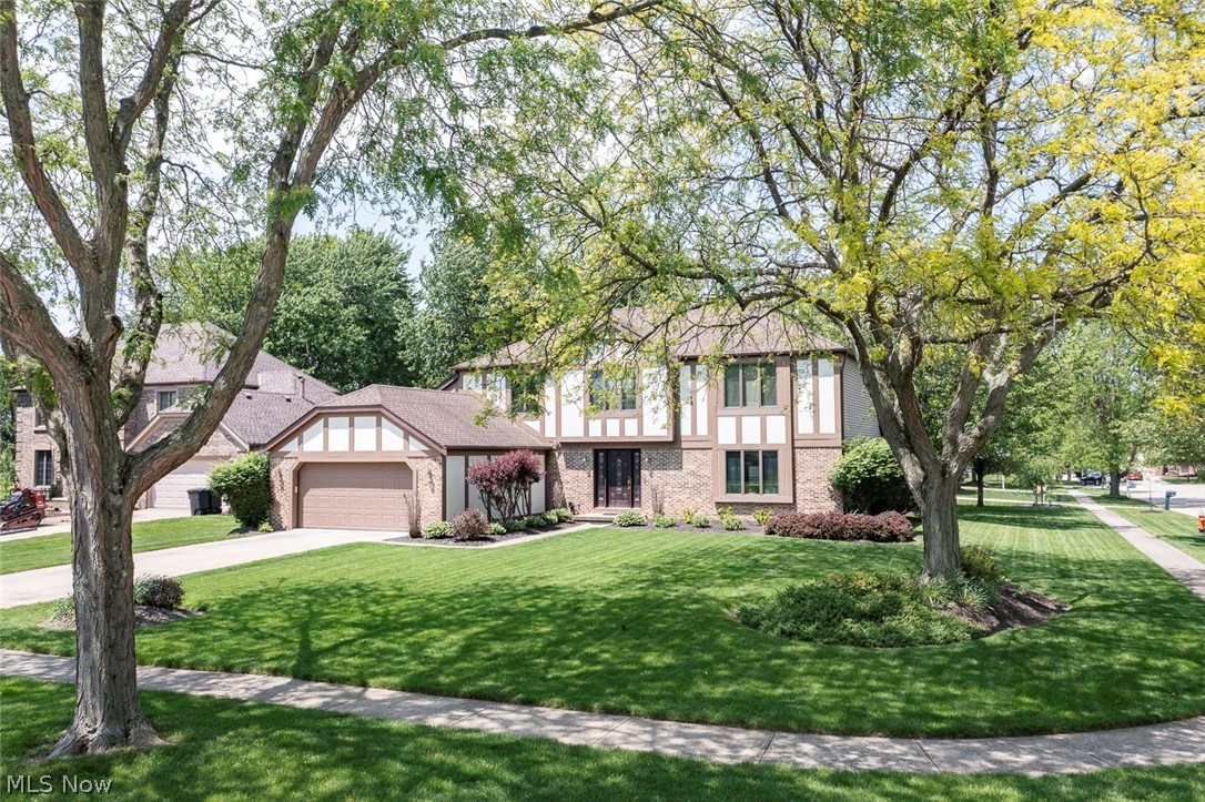 18399 Yorktown Oval Strongsville OH 44136