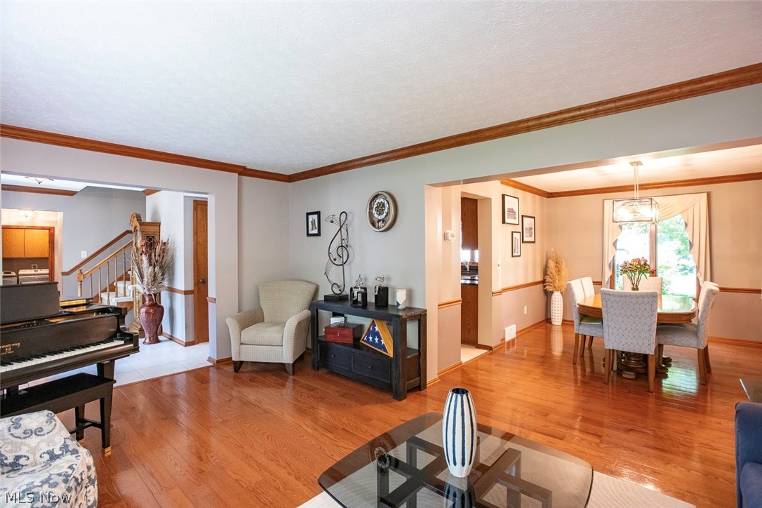 18399 Yorktown Oval Strongsville OH 44136