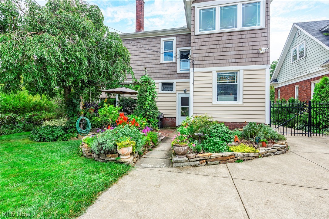 1230 Bunts Road Lakewood OH 44107