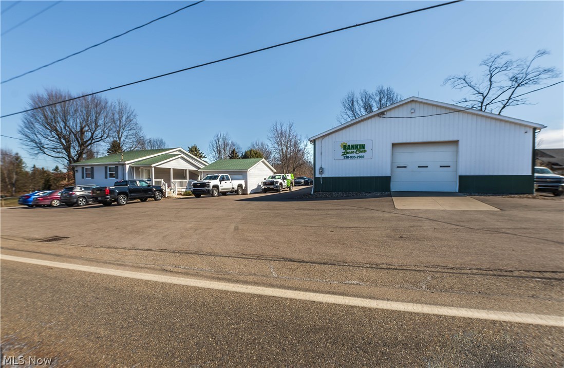 13390 Ravenna Avenue NE Hartville OH 44632