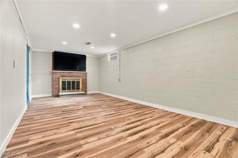 1367 Cherry Lane Uniontown OH 44685