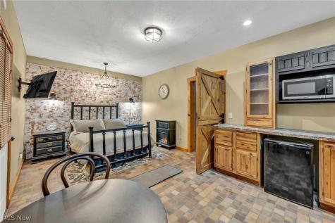 4020 Faircrest Street SW Canton OH 44706