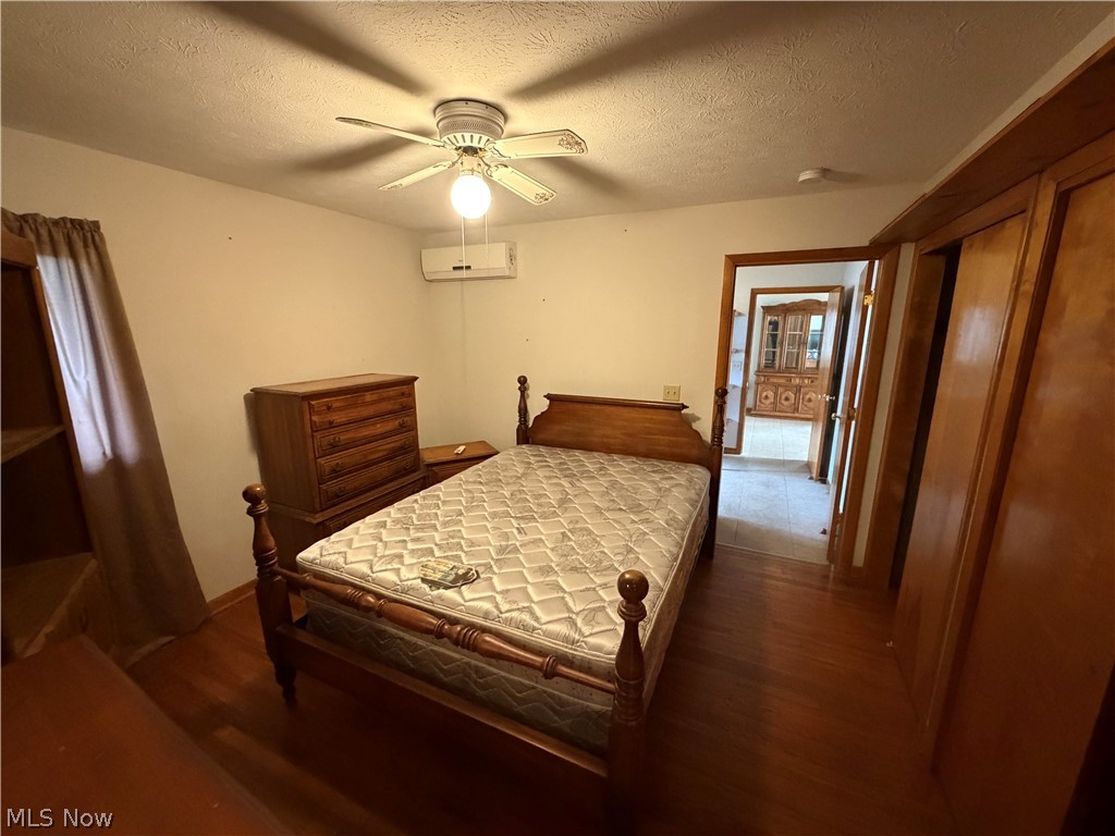 17570 Lakewood Avenue Lake Milton OH 44429