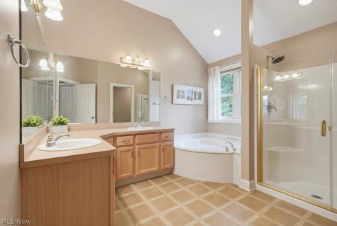 15295 Old Oak Drive Strongsville OH 44149