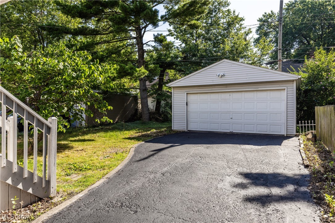 1147 Yellowstone Road Cleveland Heights OH 44121