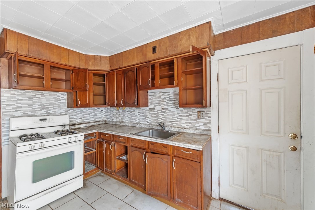 3273 W 44th Street Cleveland OH 44109