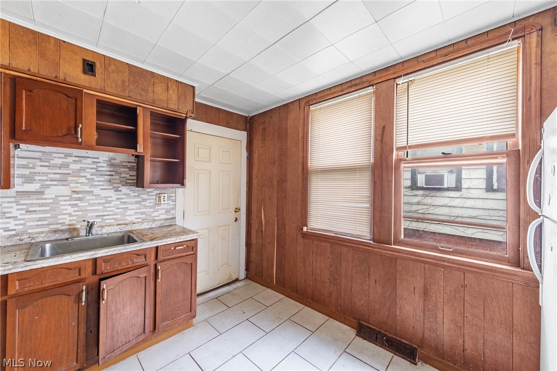 3273 W 44th Street Cleveland OH 44109