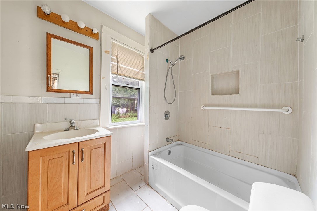 3273 W 44th Street Cleveland OH 44109