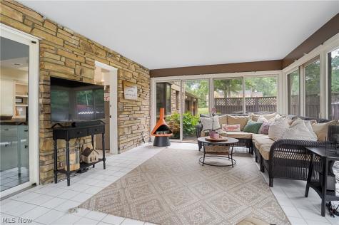 889 Eaton Avenue Akron OH 44303