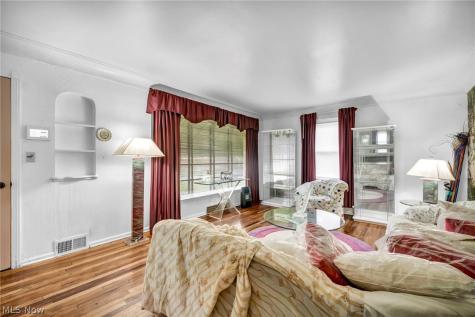 3981 Colony Road South Euclid OH 44118