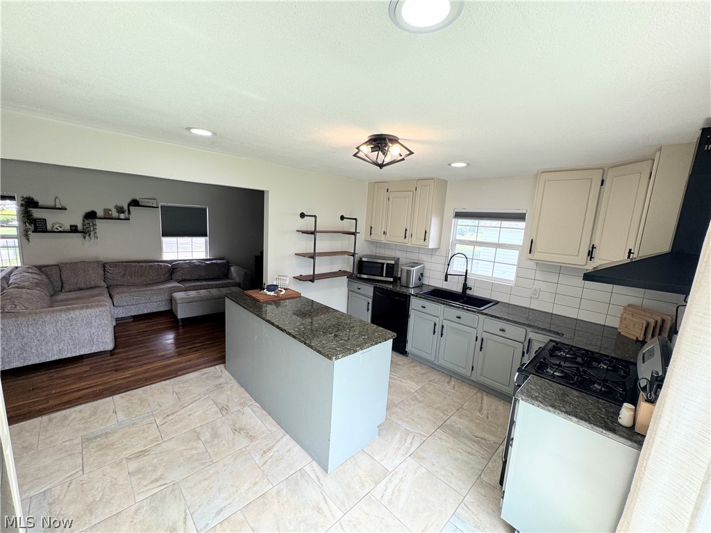 758 E 348th Street Eastlake OH 44095
