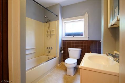 202 Medina Street Lodi OH 44254