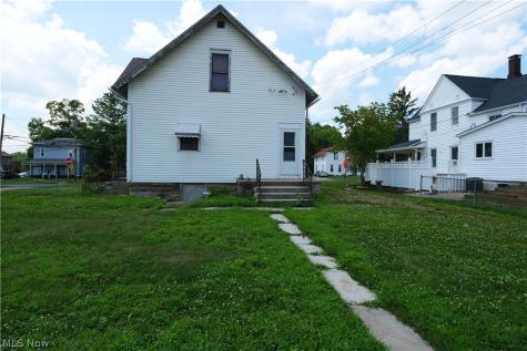 202 Medina Street Lodi OH 44254
