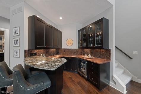 4725 Maidstone Drive Brecksville OH 44141