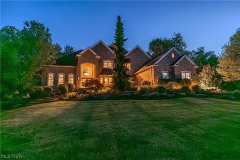 4725 Maidstone Drive Brecksville OH 44141