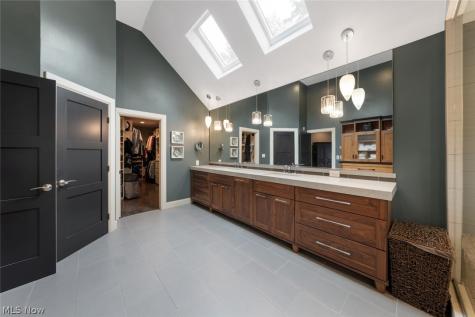 4725 Maidstone Drive Brecksville OH 44141