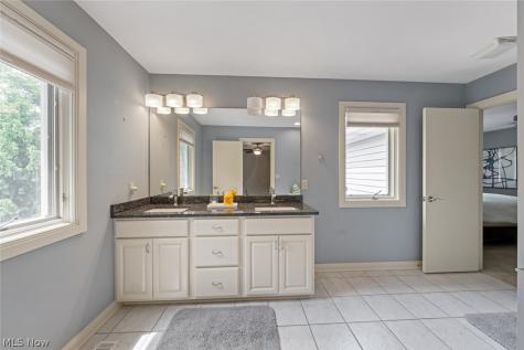 4725 Maidstone Drive Brecksville OH 44141