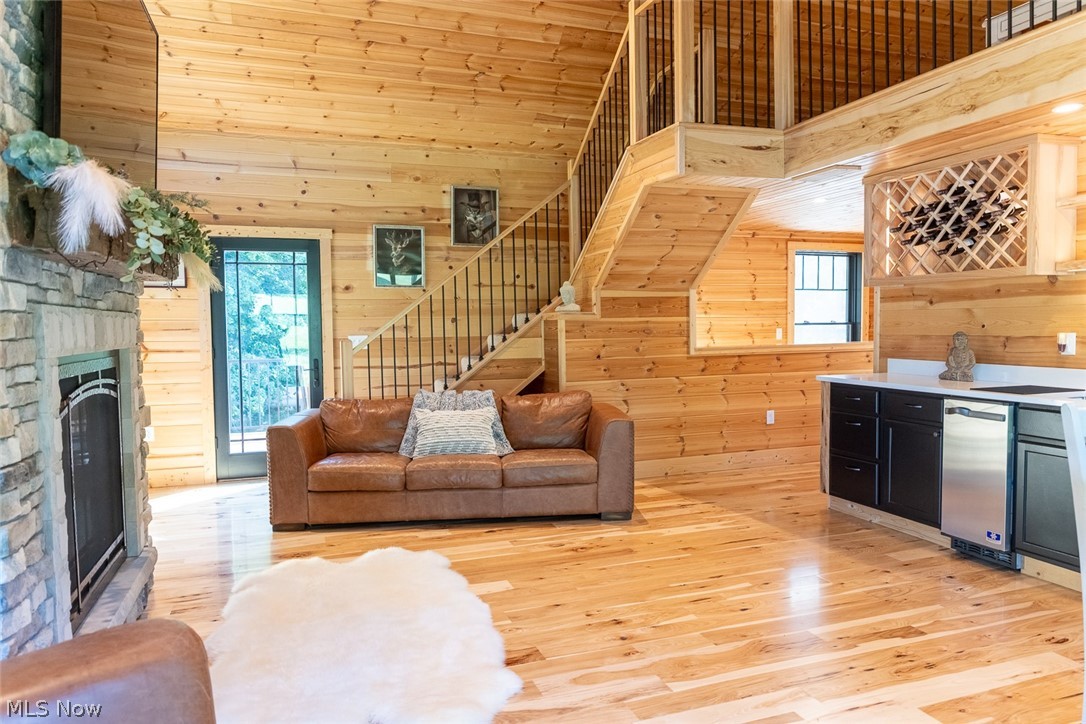 44759 Crestview Road Columbiana OH 44408