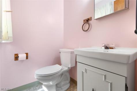 204 Sutton Avenue NE North Canton OH 44720