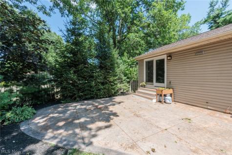 6182 Stafford Drive North Olmsted OH 44070