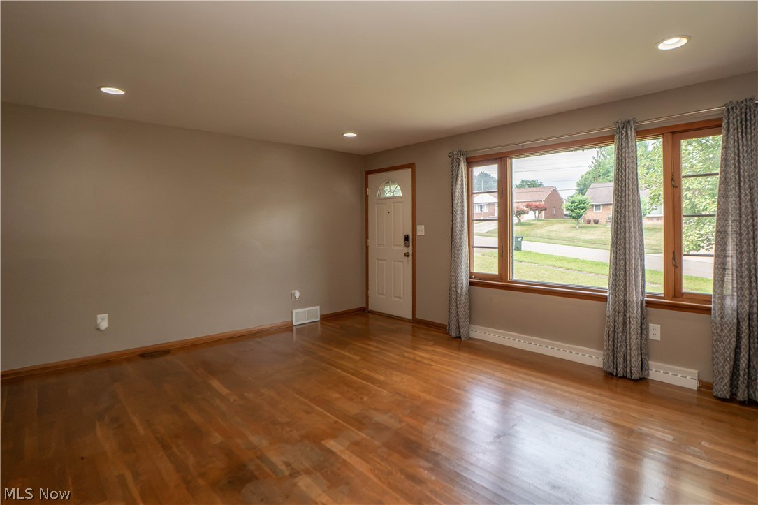 158 Miles Avenue NW Canton OH 44708