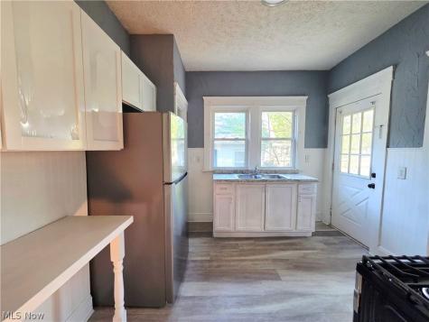2125 W 81st Street Cleveland OH 44102