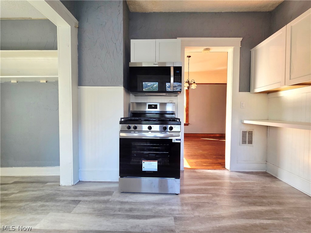 2125 W 81st Street Cleveland OH 44102