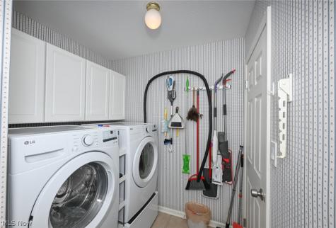 923 Elizabeth Court Cuyahoga Falls OH 44221