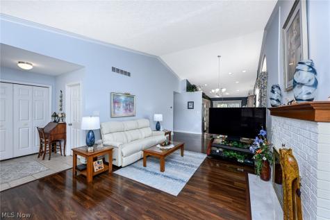 923 Elizabeth Court Cuyahoga Falls OH 44221