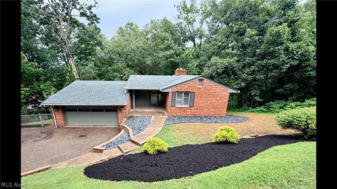 132 Hillcrest Drive Marietta OH 45750