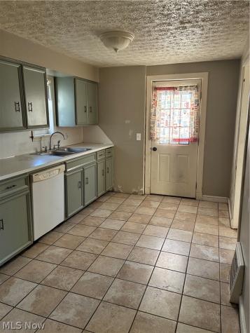 1395 Roslyn Avenue SW Canton OH 44710