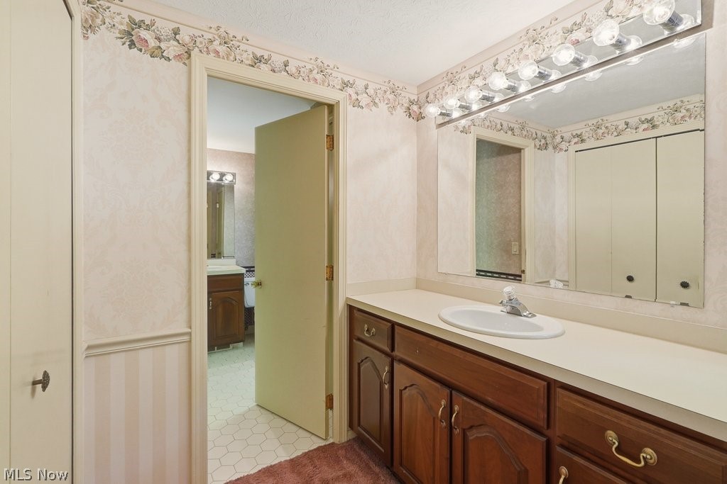 8700 Bradford Lane Brecksville OH 44141