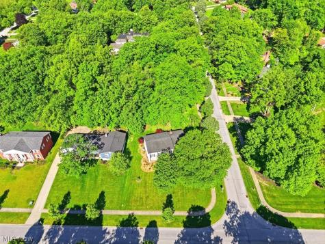 8700 Bradford Lane Brecksville OH 44141