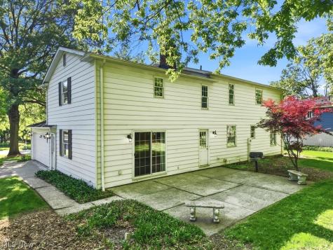 8700 Bradford Lane Brecksville OH 44141