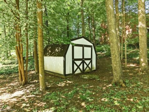 8700 Bradford Lane Brecksville OH 44141