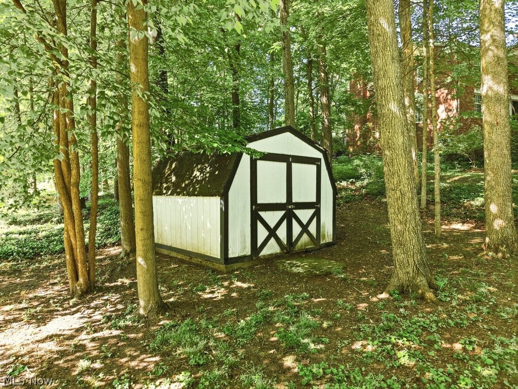 8700 Bradford Lane Brecksville OH 44141