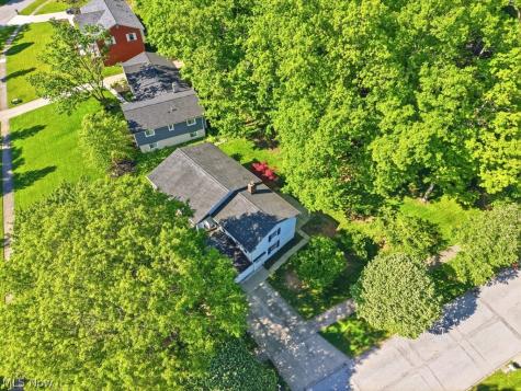 8700 Bradford Lane Brecksville OH 44141