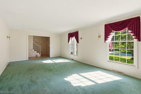 8700 Bradford Lane Brecksville OH 44141
