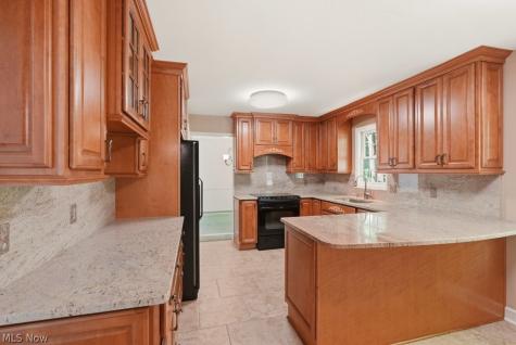 8700 Bradford Lane Brecksville OH 44141