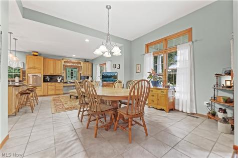 2011 E Swan Lake Circle Kent OH 44240
