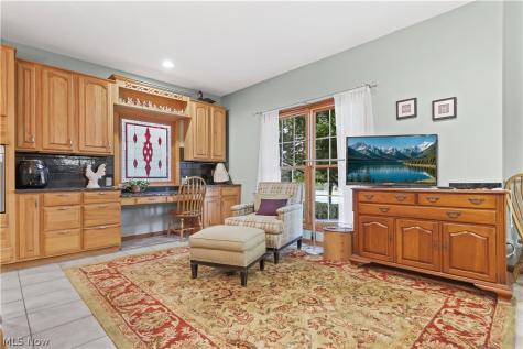 2011 E Swan Lake Circle Kent OH 44240