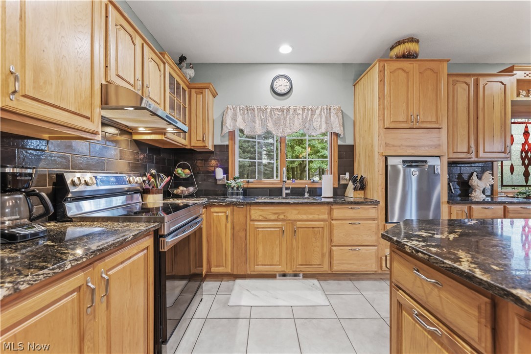 2011 E Swan Lake Circle Kent OH 44240