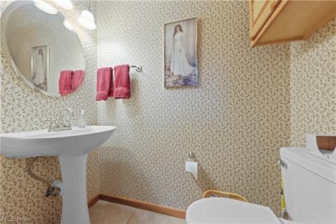 2011 E Swan Lake Circle Kent OH 44240