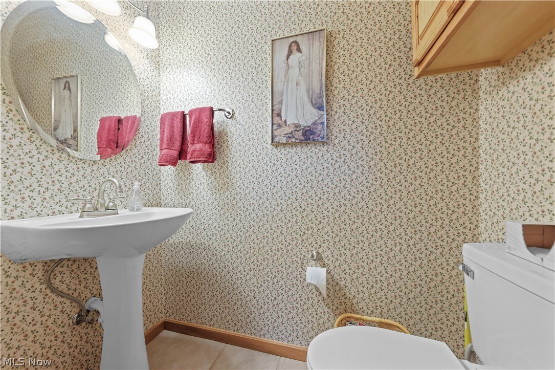 2011 E Swan Lake Circle Kent OH 44240