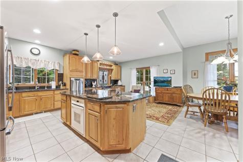 2011 E Swan Lake Circle Kent OH 44240
