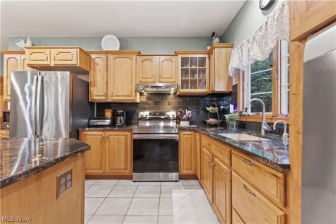2011 E Swan Lake Circle Kent OH 44240